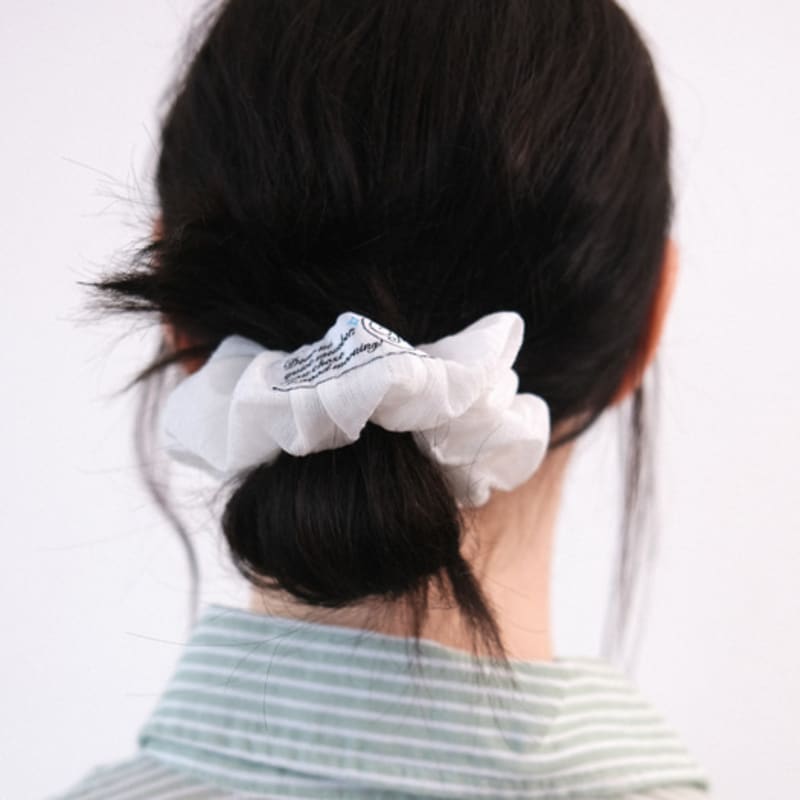 Ne Page Keyring Scrunchie (white)