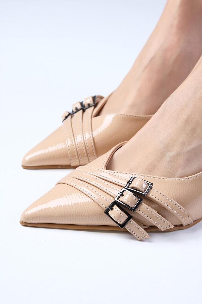 Damenmode, klassische High Heels, Shirley, burgunderfarbenes Lackleder, spitze Zehenschuhe mit Absatz und Schnallenzubehör