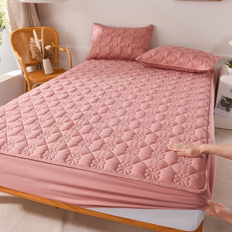 Waterproof & Breathable Quilted Mattress Protector - Urine-Proof Fitted Bedspread