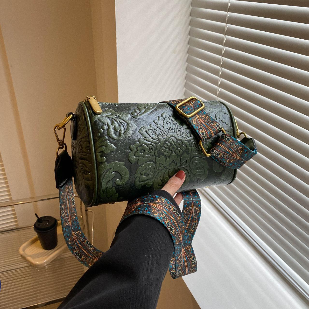 

Это супермодная сумка-мессенджер с принтом, однотонная, с простым принтом, подходит для повседневной работы и поездок на работу.