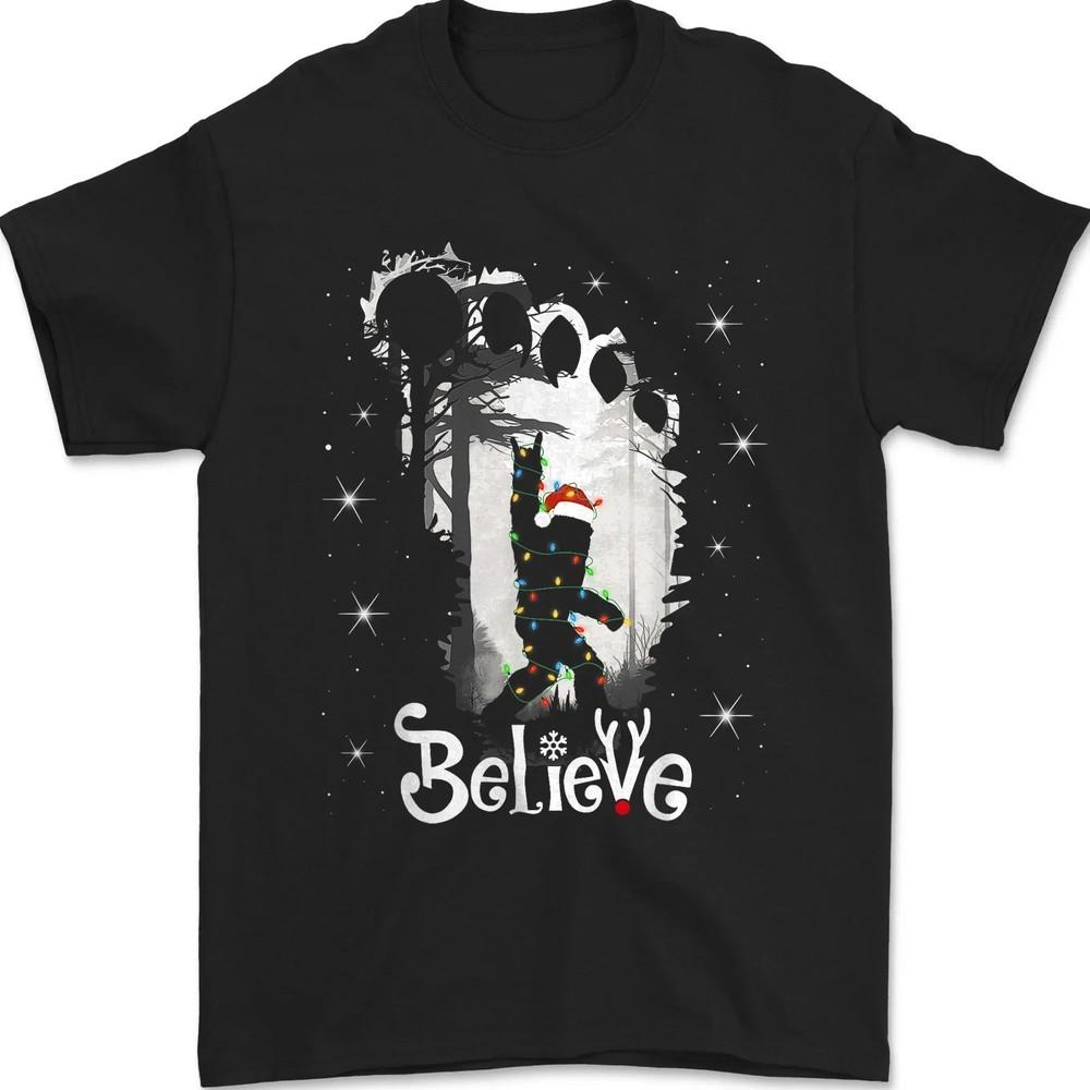 Santa Bigfoot Christmas Lights Funny Sasquatch Footprint Believe Xmas T-Shirt @@ Unisex T-Shirt L
