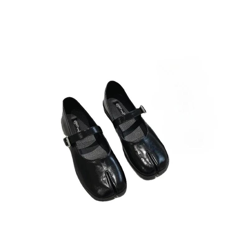 Fashion New  Autumn split toe shoes Women  Ladies Pumps Female Retro Daily footwear Comfort non slip leather Shoes
