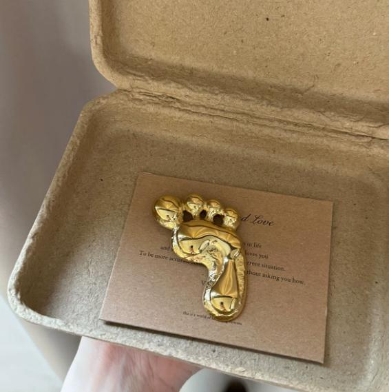 Creative Stainless Steel Natural Stone Female Exaggerated Niche Fashion Design Claw Pin Brooch Corsage Accessories