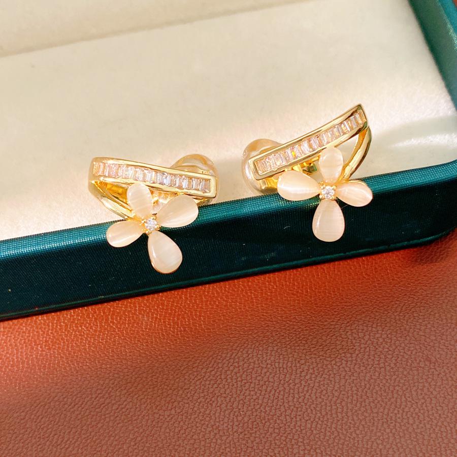 Gold-Plated Pearl Zircon Flower Ear Cuff: Women s Fashion Earrings