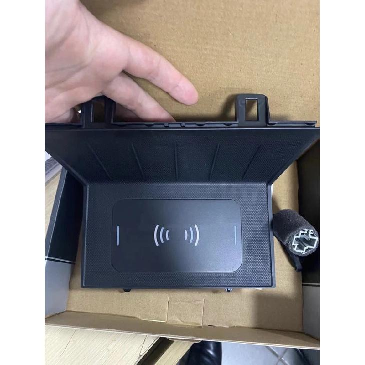 Car Wireless Charger Center Console Fast Phone Charging Panel For Mazda CX-5 CX5 Interior Accessories 2017-2025 parts