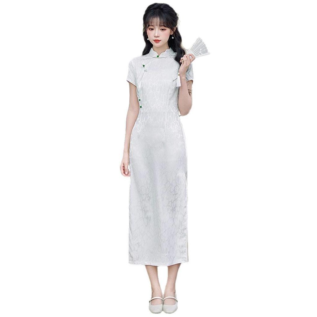 Spring new bright silk jacquard improved fashion girl cheongsam, sweet, small, fresh and gentle wind pearl buckle cheongsam