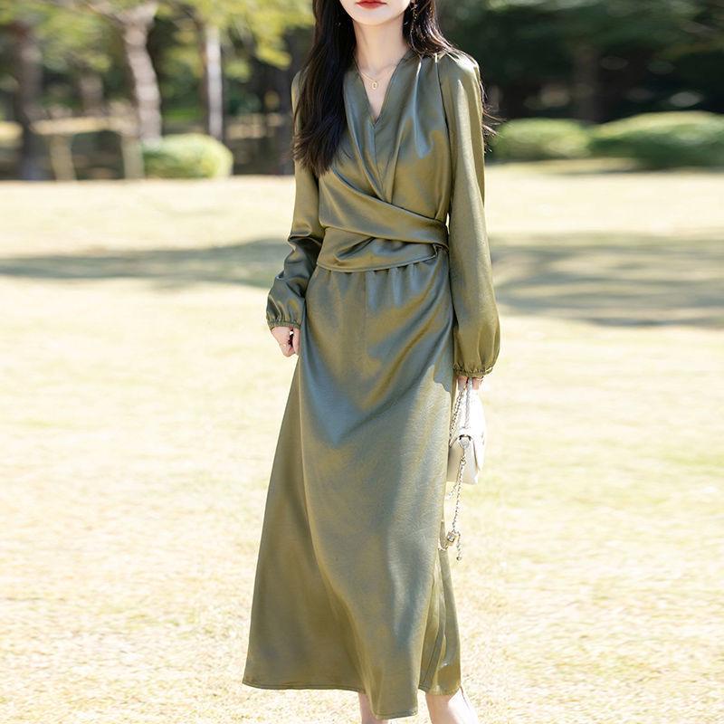 

Elegant French Satin Long-Sleeve Autumn Dress with Slimming Design M