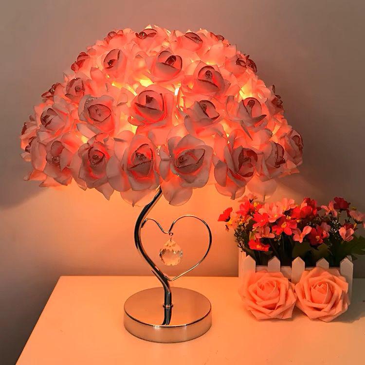 Elegante Europäische Feder Tischlampe - Gemütliches LED Nachttischlicht für Schlafzimmer & Hochzeiten