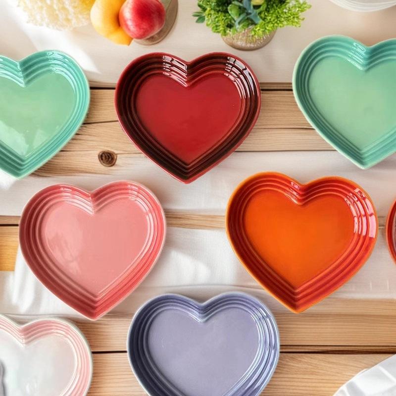 Ceramic Cat Bowl Heart Shaped Extra Wide Anti Vomiting Design for Stress Free Cat Feeding Time