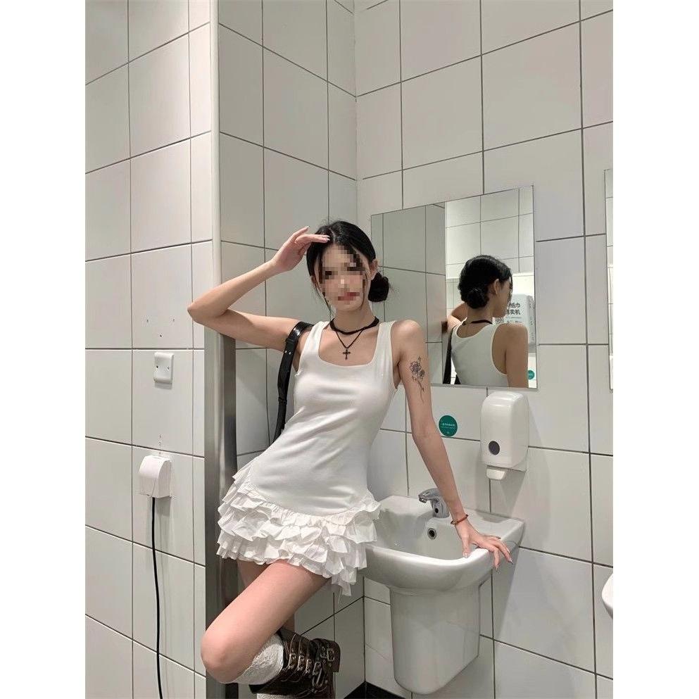 [Same hem as the original] White U-neck vest, suspender dress, women's summer sexy sweet babes tide