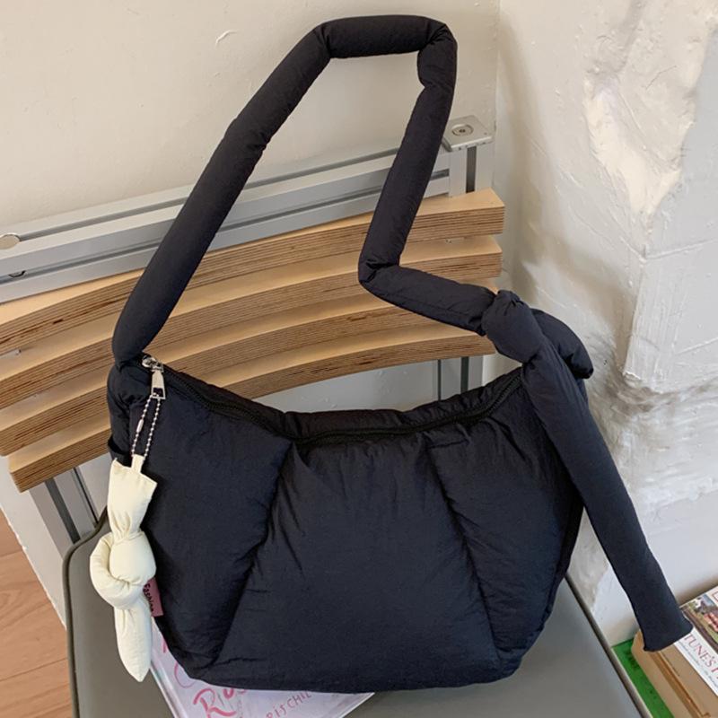 Simple casual portable dumpling bag women's bag 2025 winter new high-value large-capacity foreign-style shoulder bag women