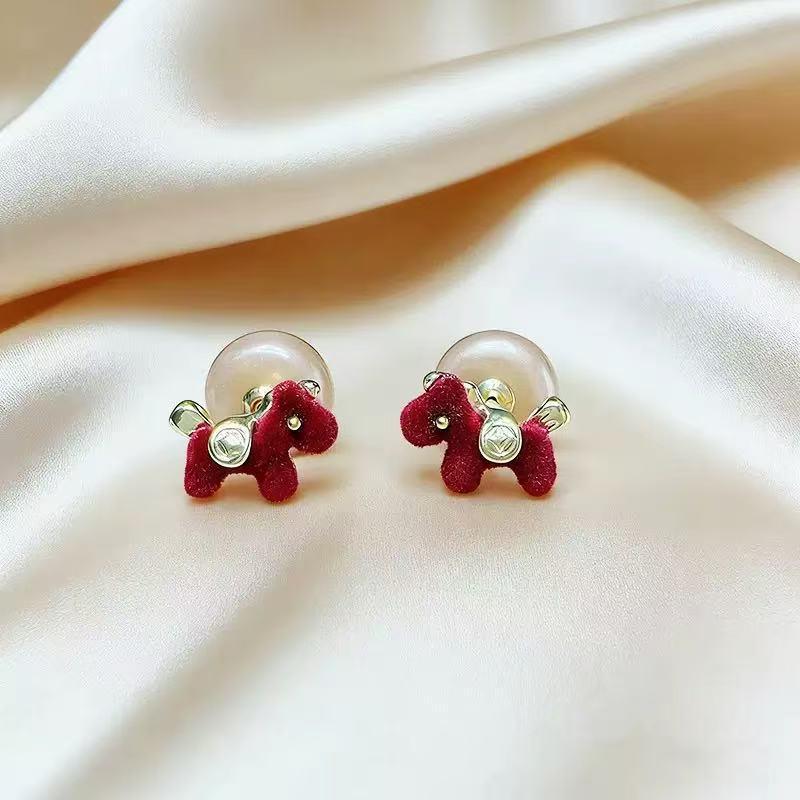 Elegant Rhinestone-Inlaid Red Flocking Pearl Horse Stud Earrings