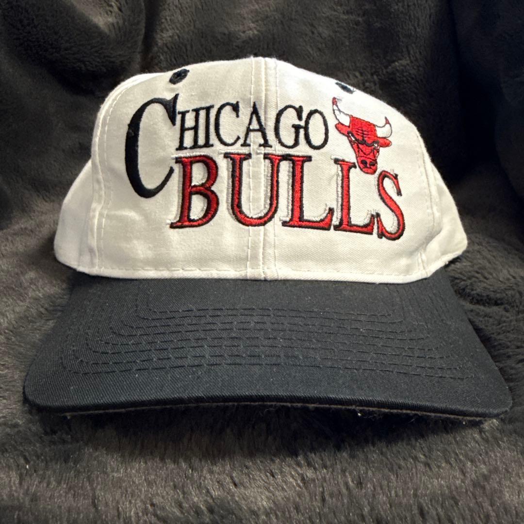 Used Chicago Bulls Baseball Cap White Black