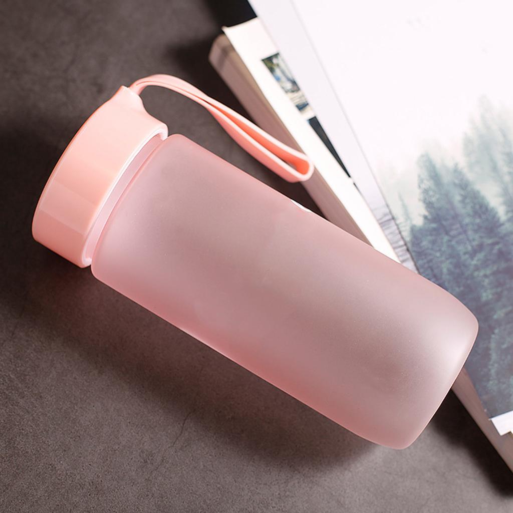 Plastic Water Bottle 600ml Leakproof Matte Reusable Sports Water Bottle with Carry Strap for Fitness Gym School Travel