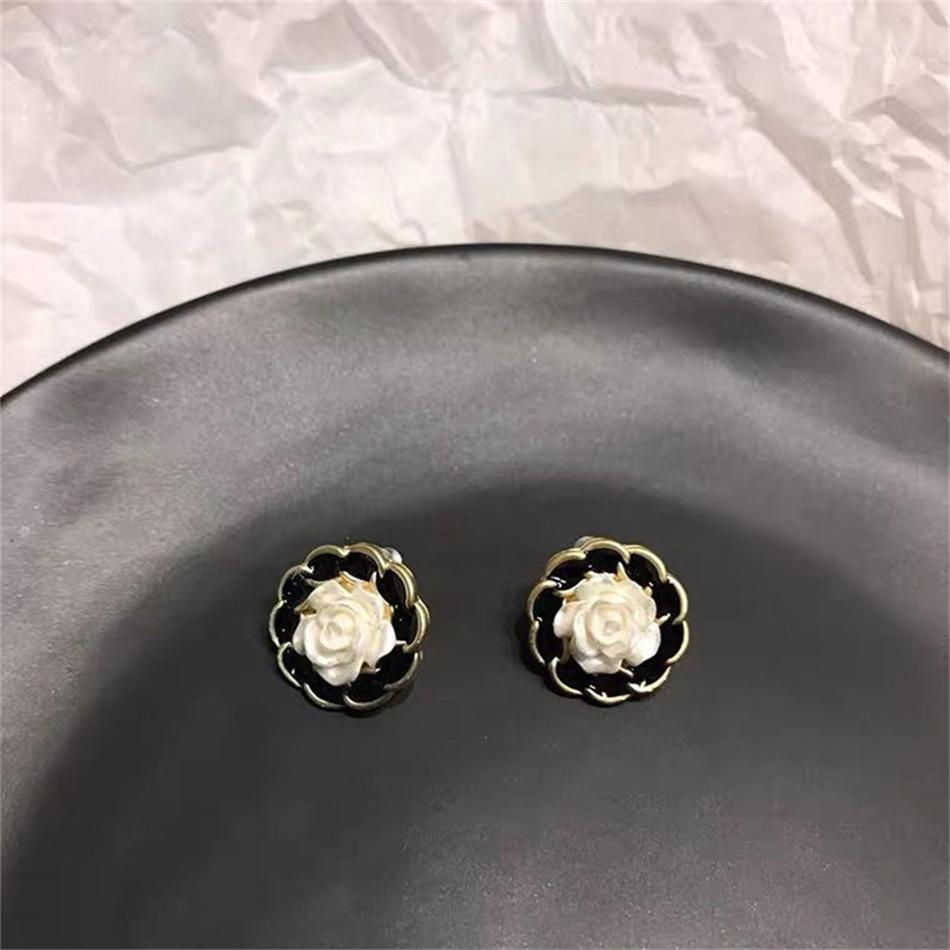 Brincos Coreanos Únicos Camélia Preto Branco para Mulheres Piercing Joias de Orelha Pendientes Brinco