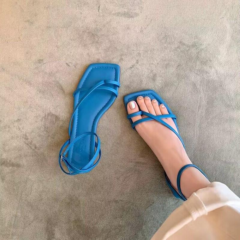 Gleicher Stil~ Leder Koreanischer Blogger-Stil Quadratkopf Kreuzriemen Zehenbedeckt Flache Sohle Sandalen Damen Sommer Neue Modelle