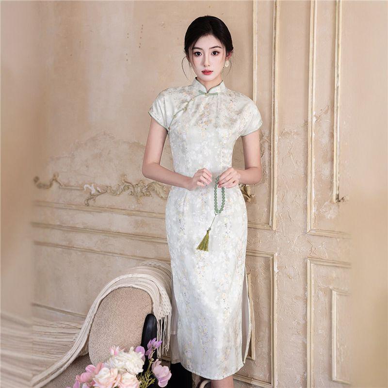 Jacquard Patterned Slim Qipao: Elegant Chinese-Style Long Dress for Formal and Daily Wear.