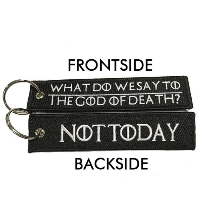 Entfernen Sie den Schlüsselanhänger „WAS DO WE SAY TO THE GOD OF DEATH“ vor dem Flug