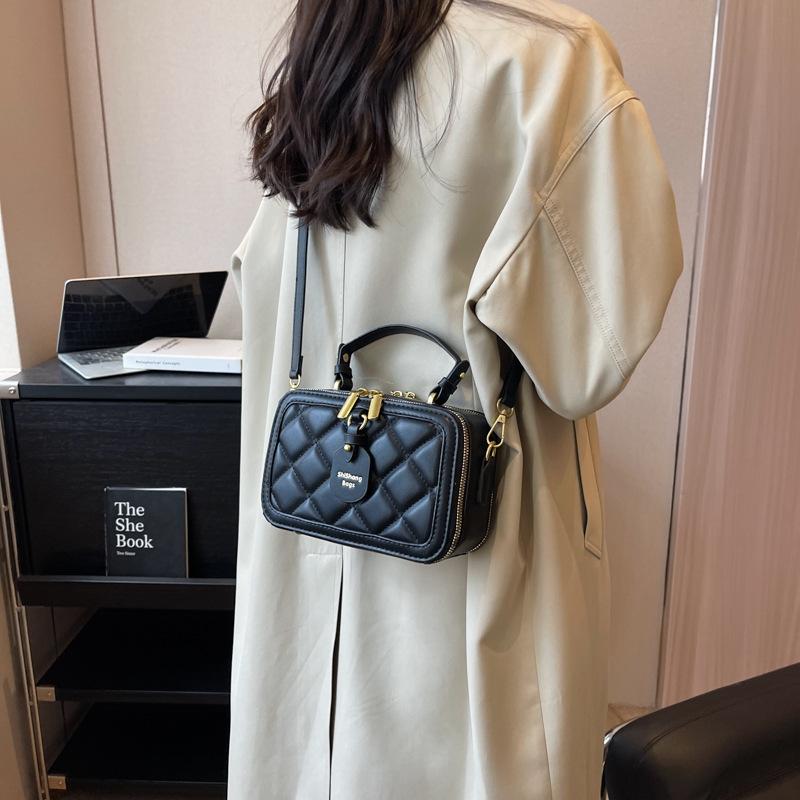 New Handbag Women's Fashion Versatile Shoulder Messenger Bag