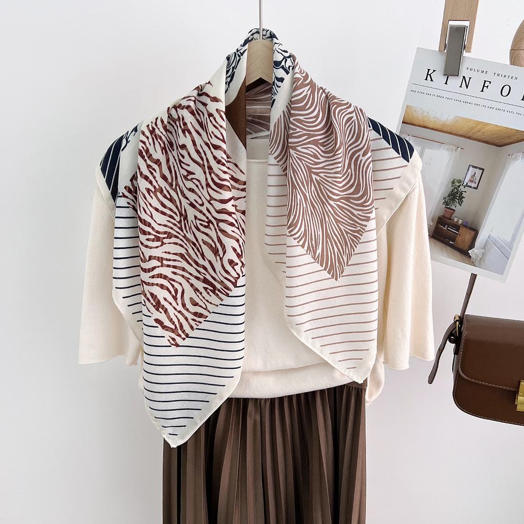 Spring And Summer Neck Protection Breathable Square Scarf Women'S Small Scarf Cotton And Linen Scarf Versatile High-End Temperament Triangular Scarf