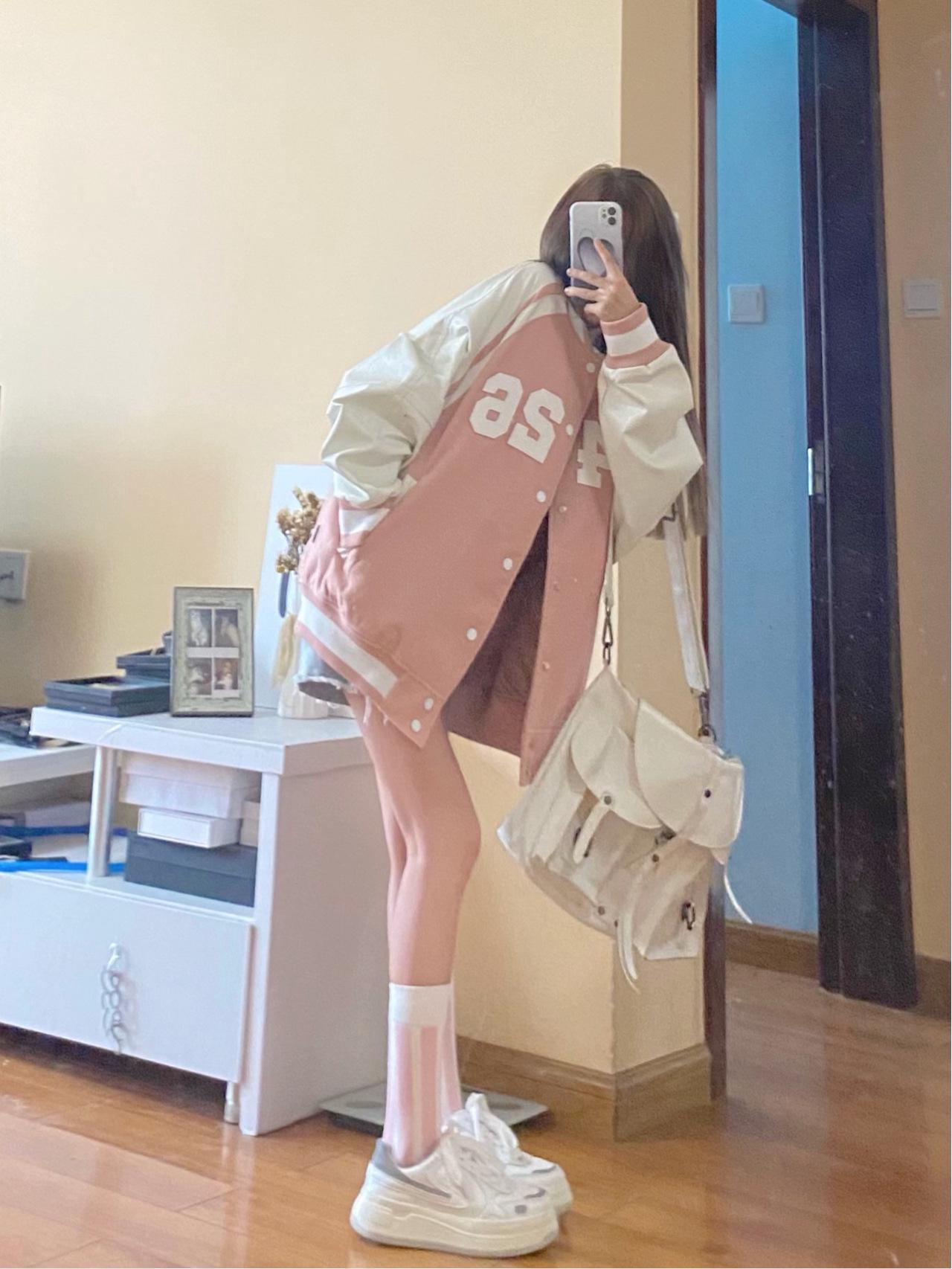 

Женская бейсбольная куртка в розовом стиле пэчворк, средней длины и свободного кроя для осени/зимы. XL