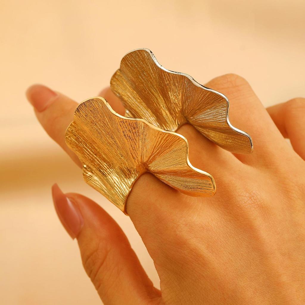 European & American Ginkgo Leaf Design Knuckle Ring: Irregular Pleated Alloy with Sweet, Cool Personality.