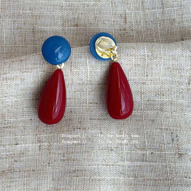 Wine Red Retro Earrings for Women: Exaggerated Hong Kong Style Teardrop Ear Jewelry for a Festive New Year.