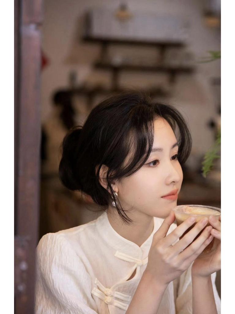 2023 Sommer Damen Modernes Chinesisches Cheongsam-Anzug in Weiß