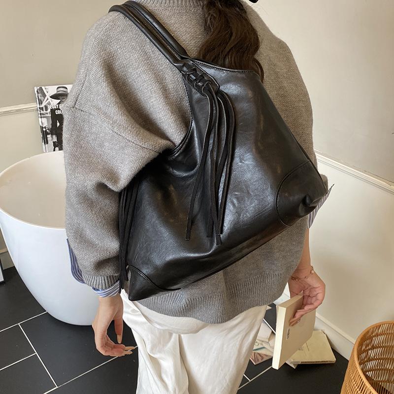 Large Capacity Commuter Tote Bag Women's 2025 New Trendy Autumn and Winter Popular Fashion Retro High-end Shoulder Bag