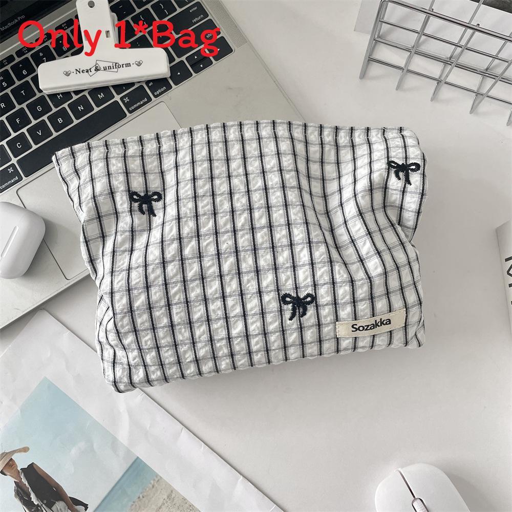 Fashionable Embroidered Plaid Makeup Bag For Women With Cotton Lining For Home Storage