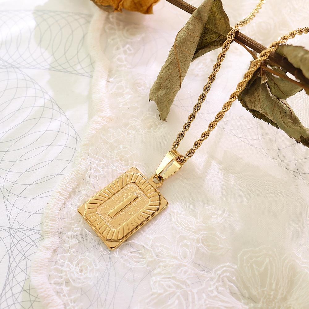 Qiong Yao Hip Hop 26-Letter Square Pendant Necklace, Clavicle Chain, 18K Gold Plated Titanium Steel.