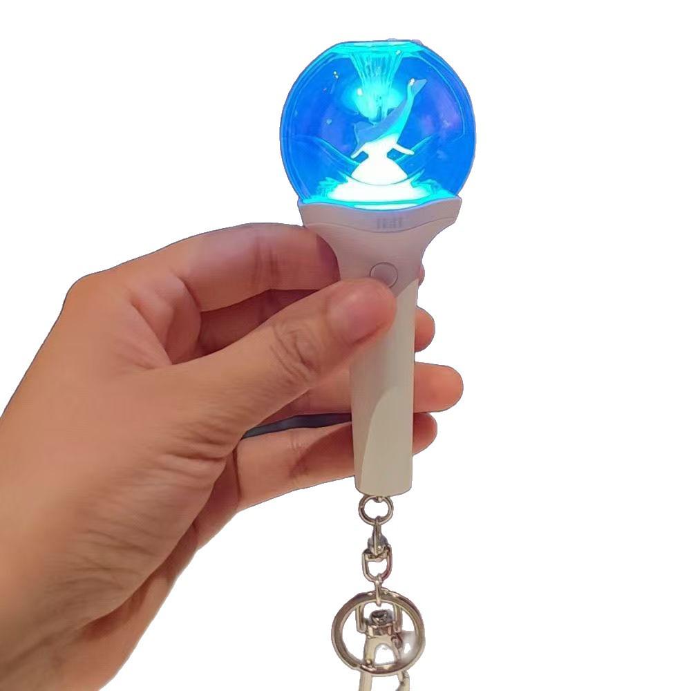 NMIXX Mini-Lichtstab Schlüsselanhänger: Leuchtender Handanhänger