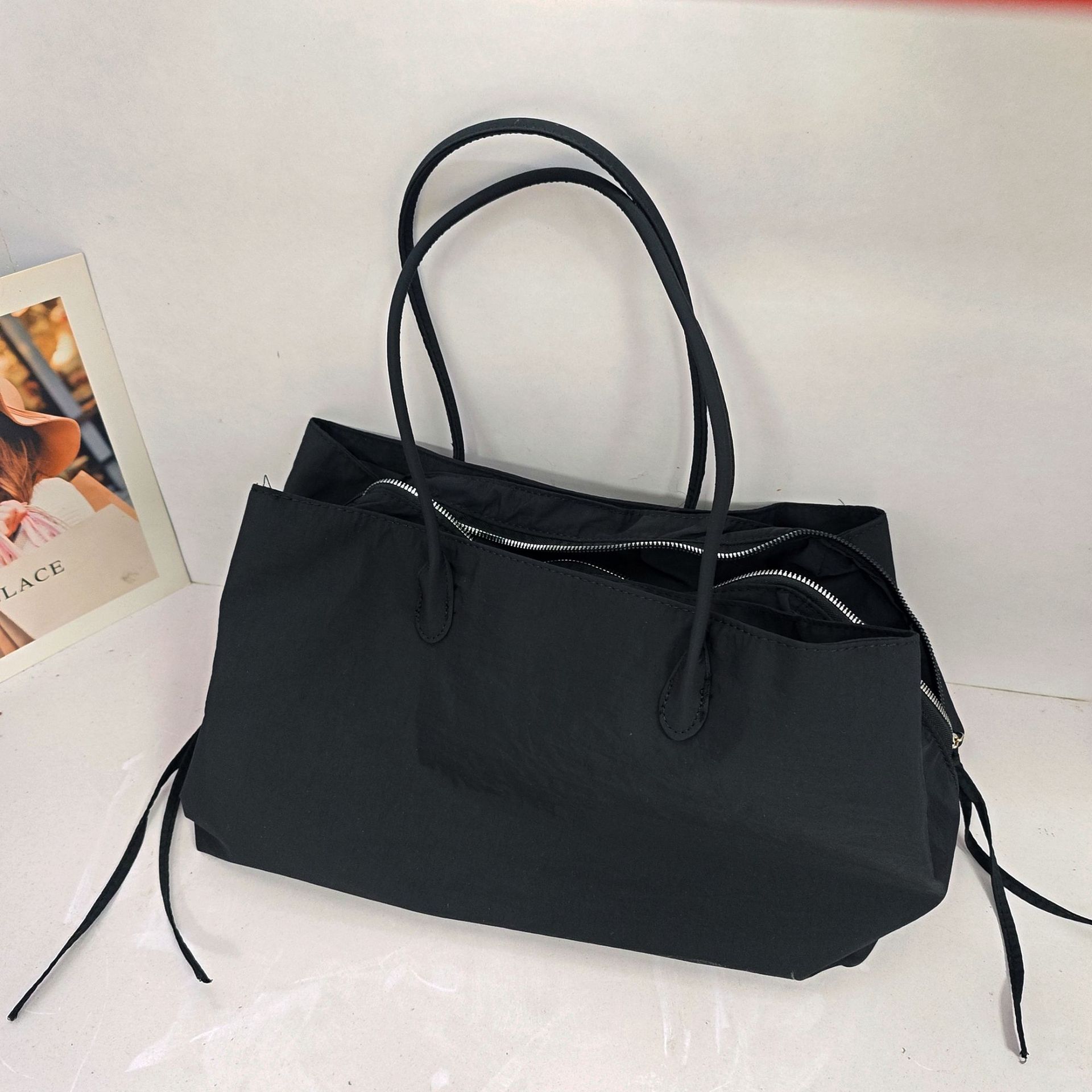 

Black Minimalist Large Capacity Tote Bag Multi-Compartment Nylon Waterproof Computer Bag Fitness Bag Men S And Women S Portable Shoulder Bag 35*24*16 CM чёрный