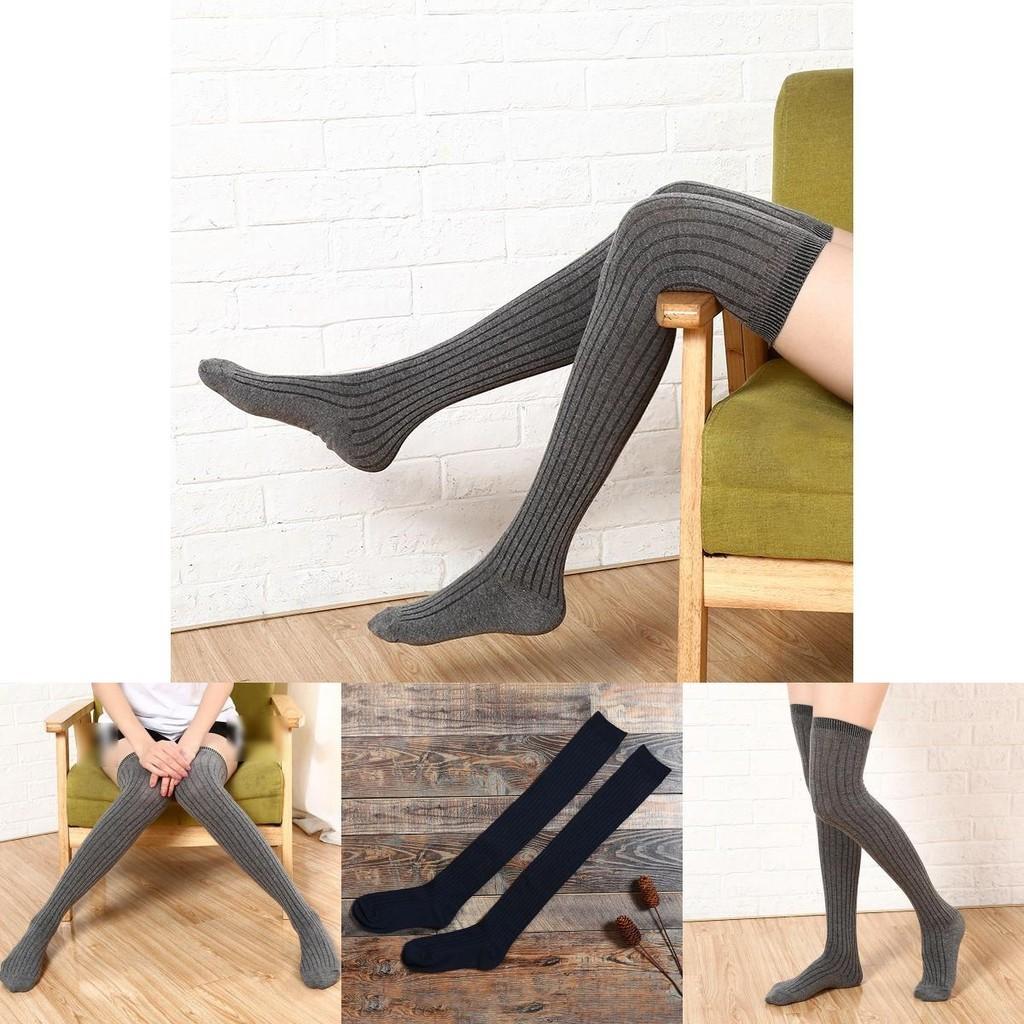 Gemütliche Damen Langsocken für Herbst und Winter in stilvollem gestricktem Streifendesign
