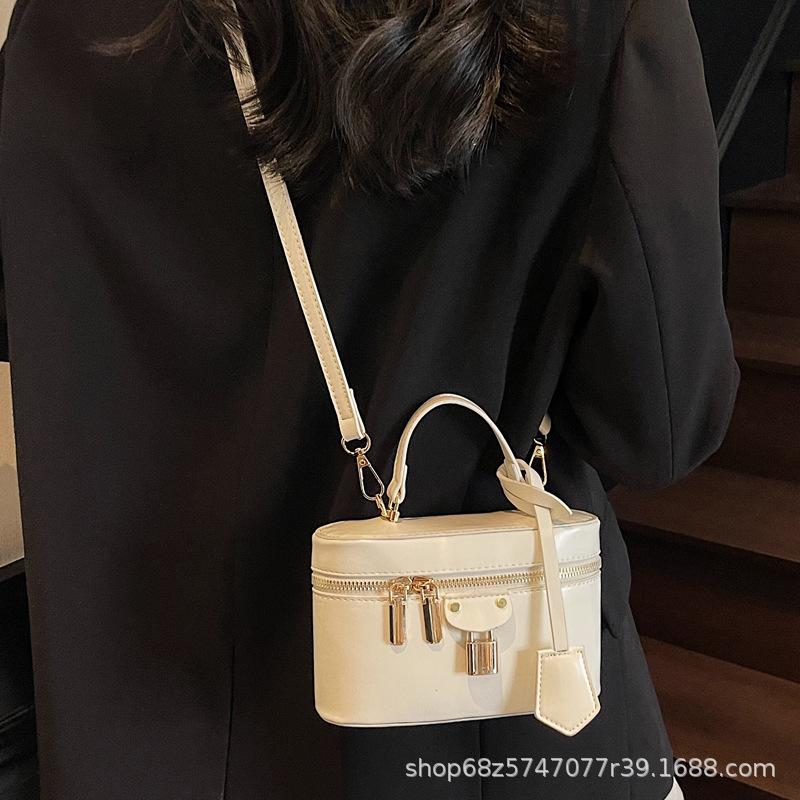 High-value Niche Handbag Women's 2025 New Fashion and Versatile Chain Crossbody Bag Box Small Square Bag Armpit Bag