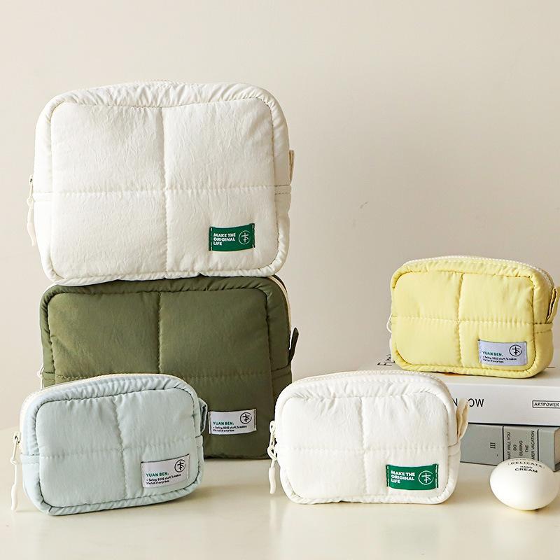 New Design Quilt Quilted Nylon Fluffy Shockproof Cosmetic Bag Cosmetic Storage Female Portable Makeup Bag Travel Vanity Wash Bag
