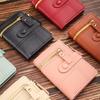 Carteira Feminina com Vários Bolsos com Zíper e Fecho de Fivela, Compartimento para Cartões de Crédito e Clipe para Cartão de Identificação. Mini Carteira Fashion para Uso Diário