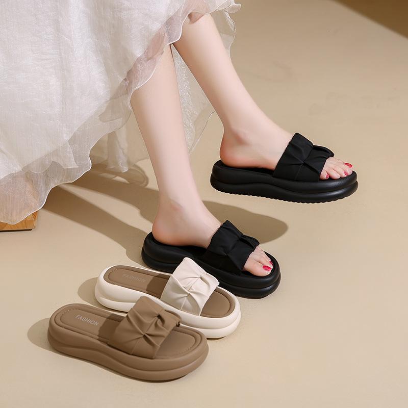 Korean version of soft bottom comfortable cool slippers outer wear women's 2025 summer new with skirt versatile one-word beach slippers