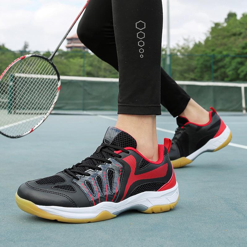 2026 Black Red Men Badminton Shoes Couple Outdoor Breathable Outdoor Unisex Sneakers Handball Women Professional Sport Shoes