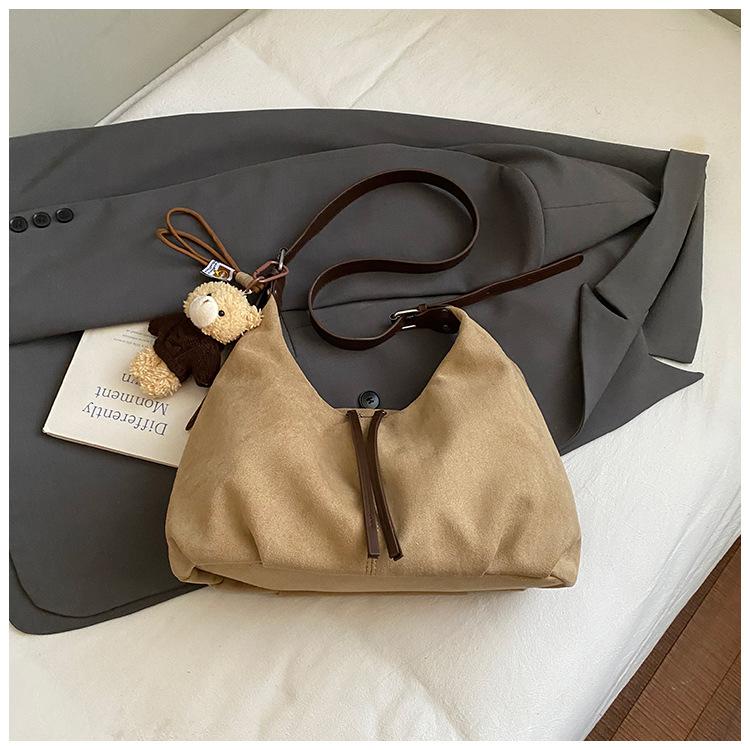 Large Capacity Bag Women's 2025 Autumn New Retro Shoulder Armpit Bag, Foreign Style Commuter Leisure Niche Tote Bag