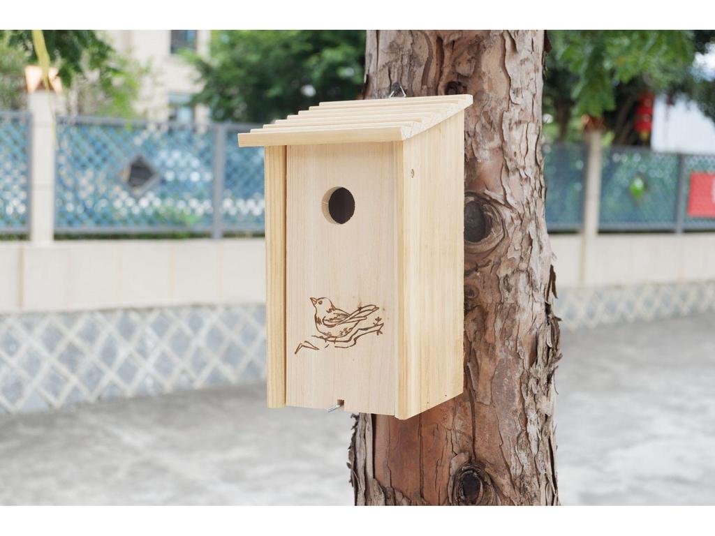 Solid Wood Outdoor Bird Nest for Garden Decoration – Winter Breeding Hanging Birdhouse