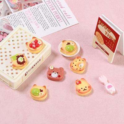 Rankų darbo „pasidaryk pats“ dervos aksesuarai: Animacinis braškių torto plaukų segtukas, papuošalas ir batų sagties dekoracija