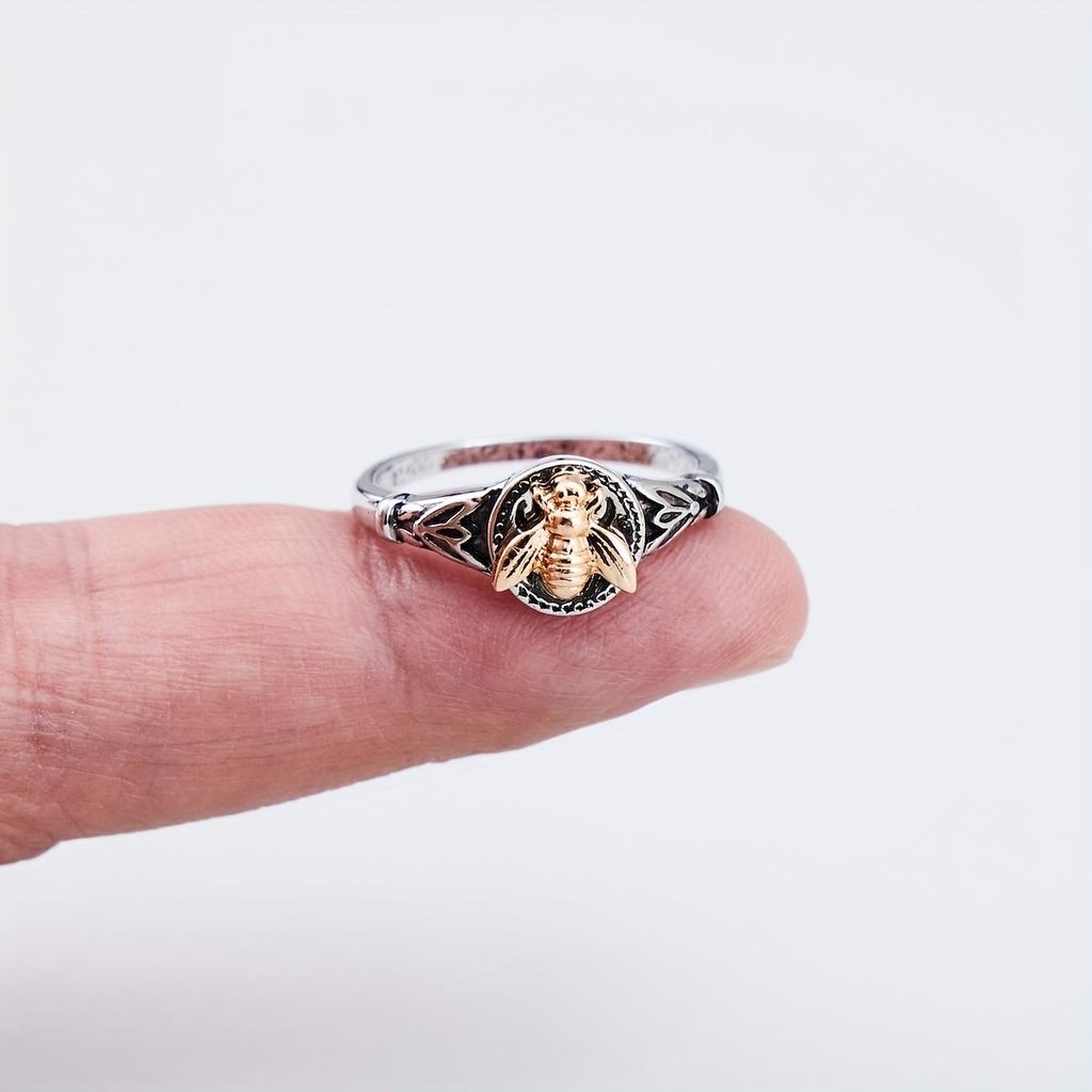 Vintage-Inspired Bohemian Bee Carved Ring - Zinc Alloy Construction, Antique-Style Band, No Plating, Fashionable Jewelry for Daily Wear, Gift Giving,