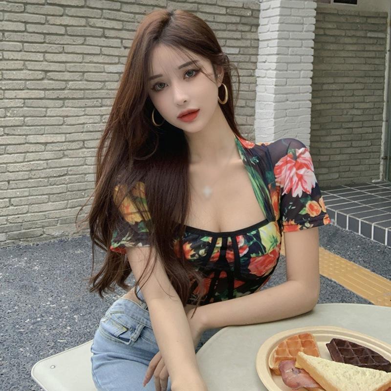 Dámský čtvercový límec s květinovým tenkým odhaleným pupkem s krátkými rukávy