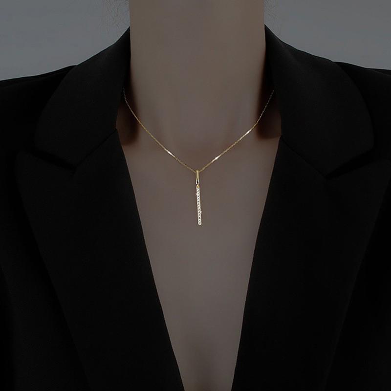 Elegant S925 Sterling Silver Water Drop Necklace - Women's Luxury Niche Design Choker with a Simple, Trendy Style.