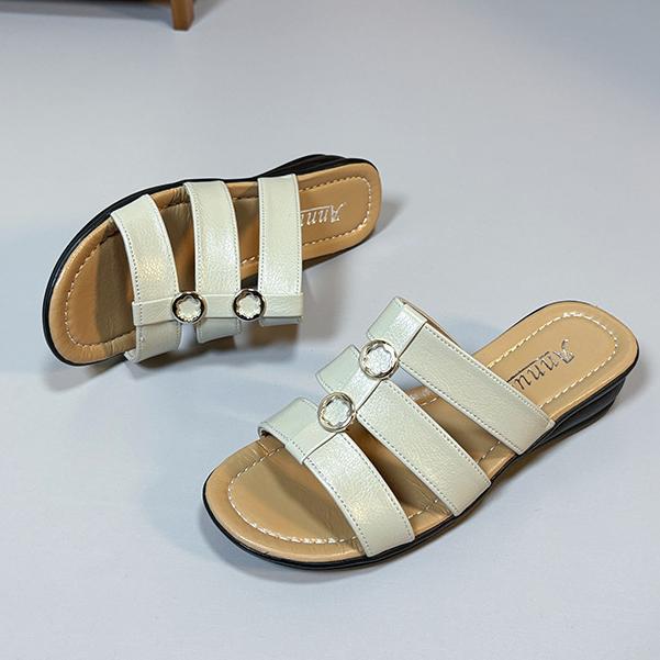 2024 New Summer Slope Heel Thick Sole Sandals and Slippers with Metal Decoration, One Word with Mom Beach Shoes