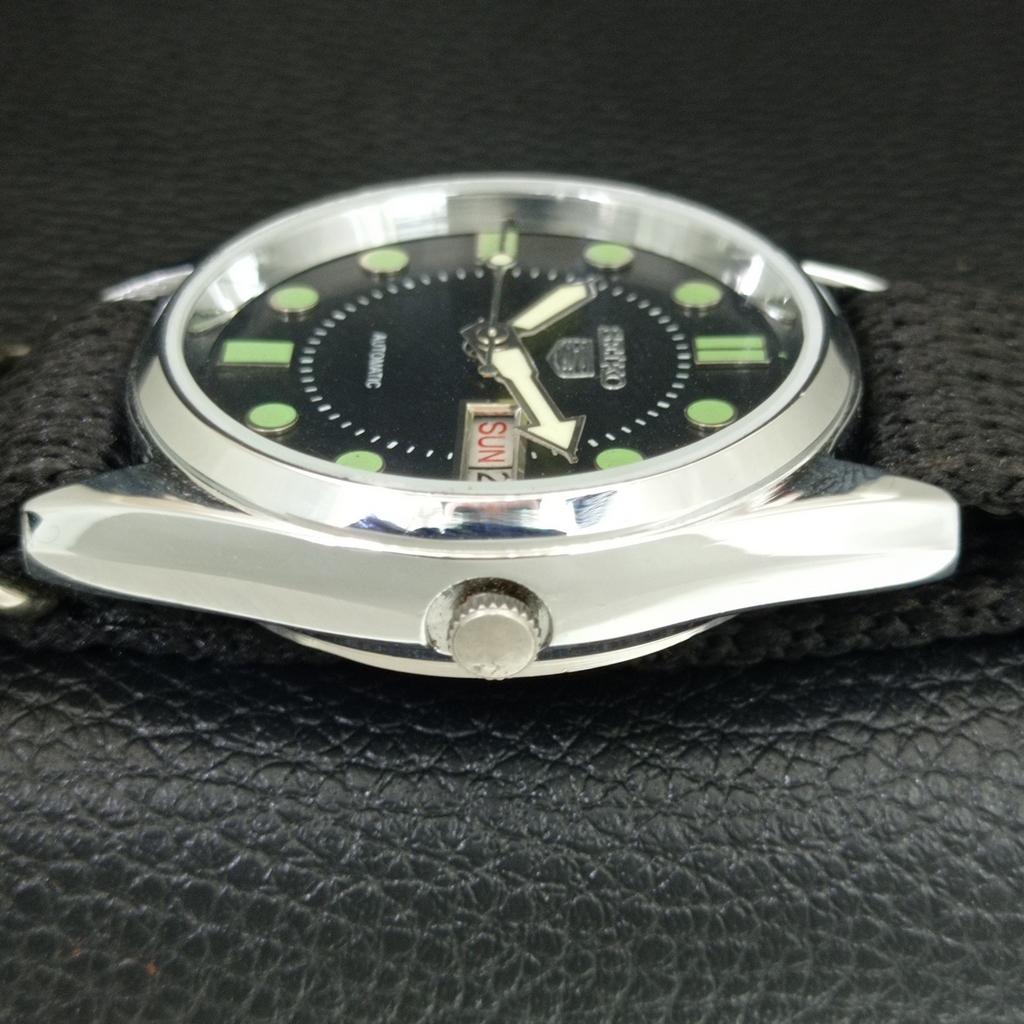 JAPAN VINTAGE REFURBISHED SEIKO 5 AUTOMATIC MENS BLACK DIAL WATCH a444206-1