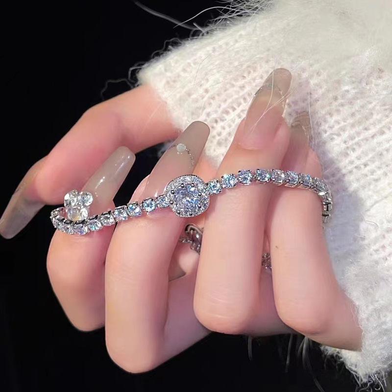 Korean Style Elegant Adjustable Zirconia Square Bracelet - Versatile, Light Luxury Hand Jewelry