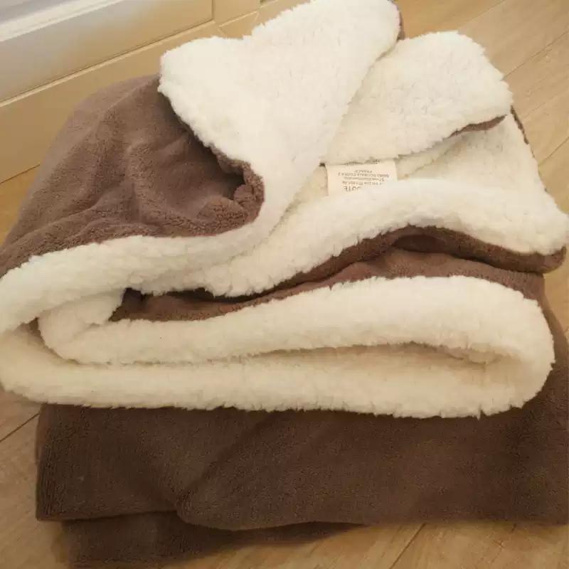 Double Layer Thickened Coral Fleece Small Blanket, Sofa Cover Blanket, Lamb Fleece Office Nap, Nap, Air Conditioning Blanket