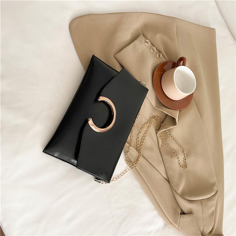 Популярная весенняя маленькая сумка 2025 сумка через плечо мессенджер новая портативная женская универсальная популярная женская мода